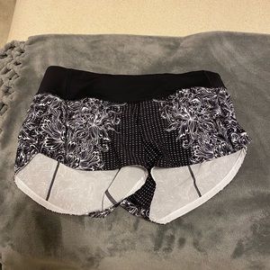 black and white lulu shorts
